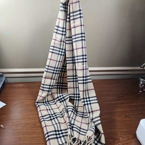 Burberry Nova Check 100% Lambs Wool Scarf - Picture 2 of 4